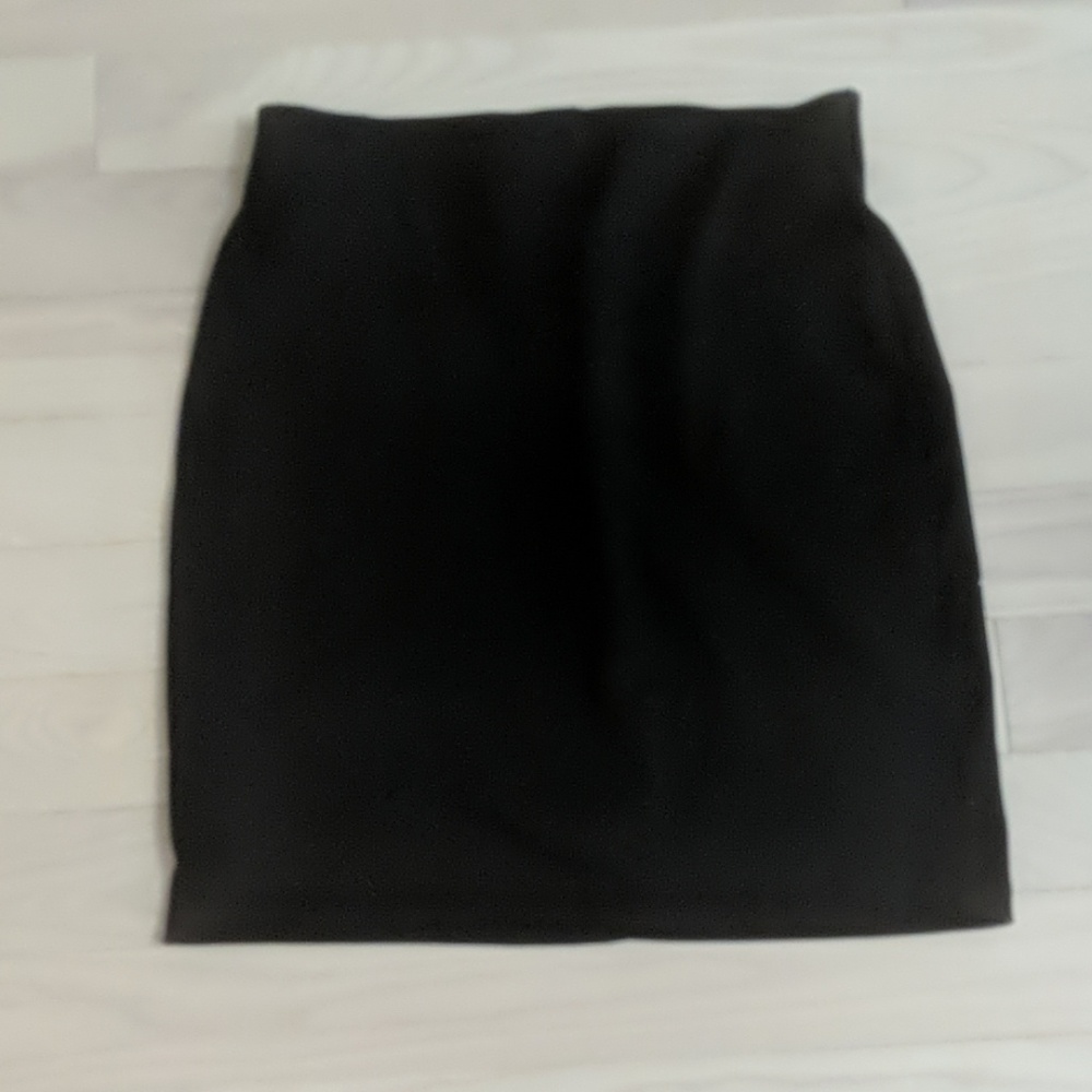 Old Navy black skirt.